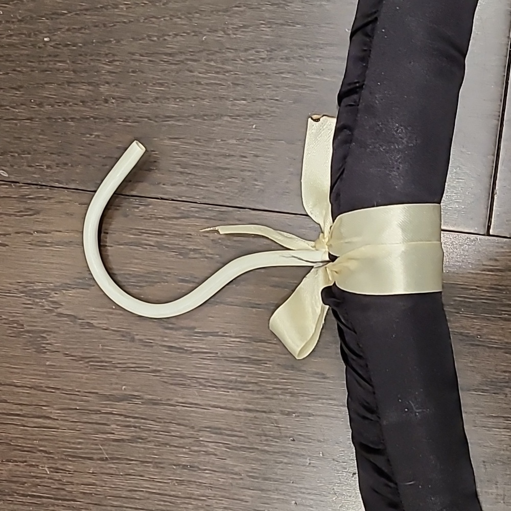 EUC Vintage foam hangers (set of 4) - Picture 4 of 6